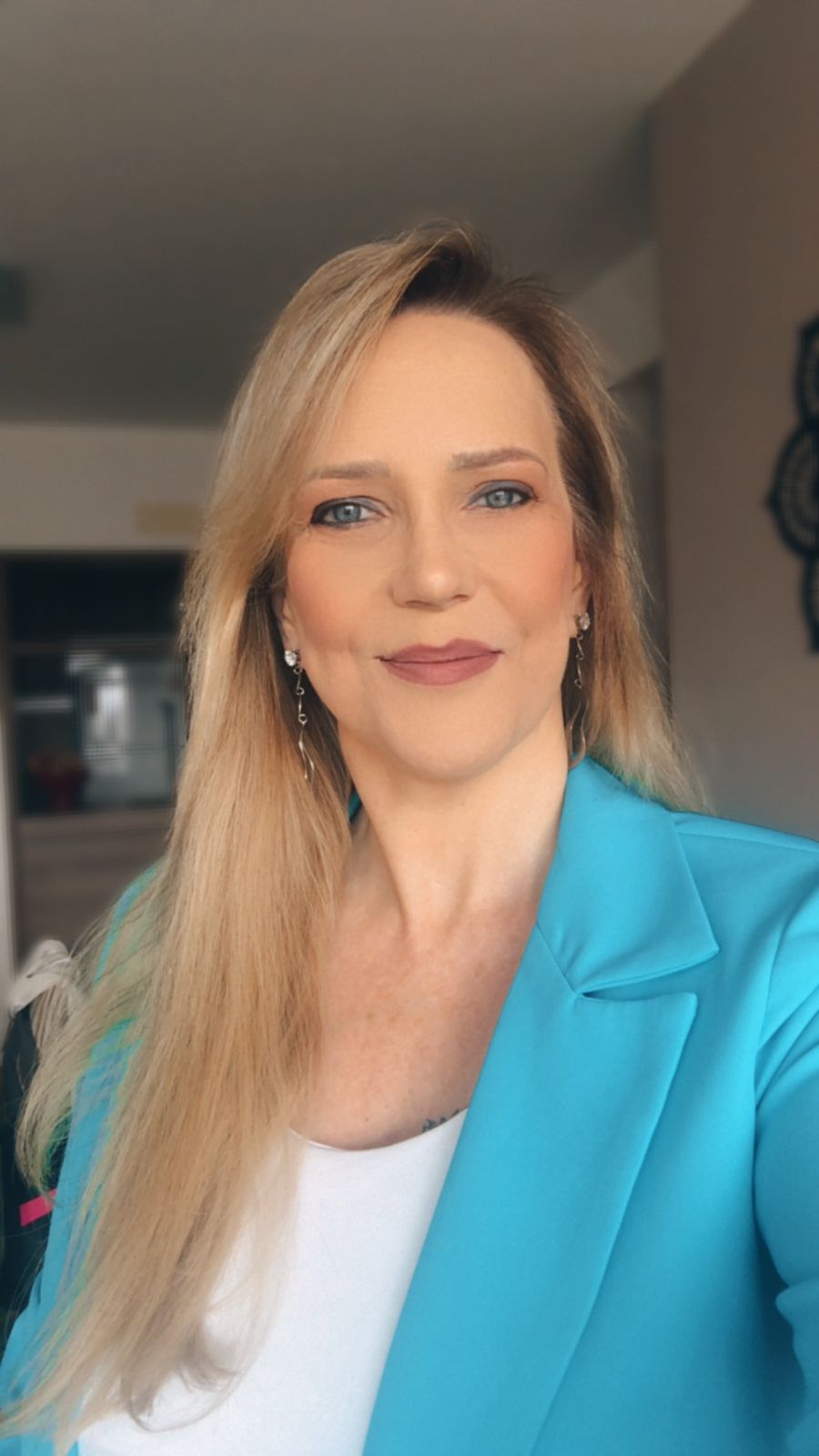 Próximo dos 50 anos de idade, ela mudou de profissão. Hoje, Claudia Schuh trabalha para auxiliar outras pessoas a se encontrarem profissionalmente CLAUDIA SCHUH