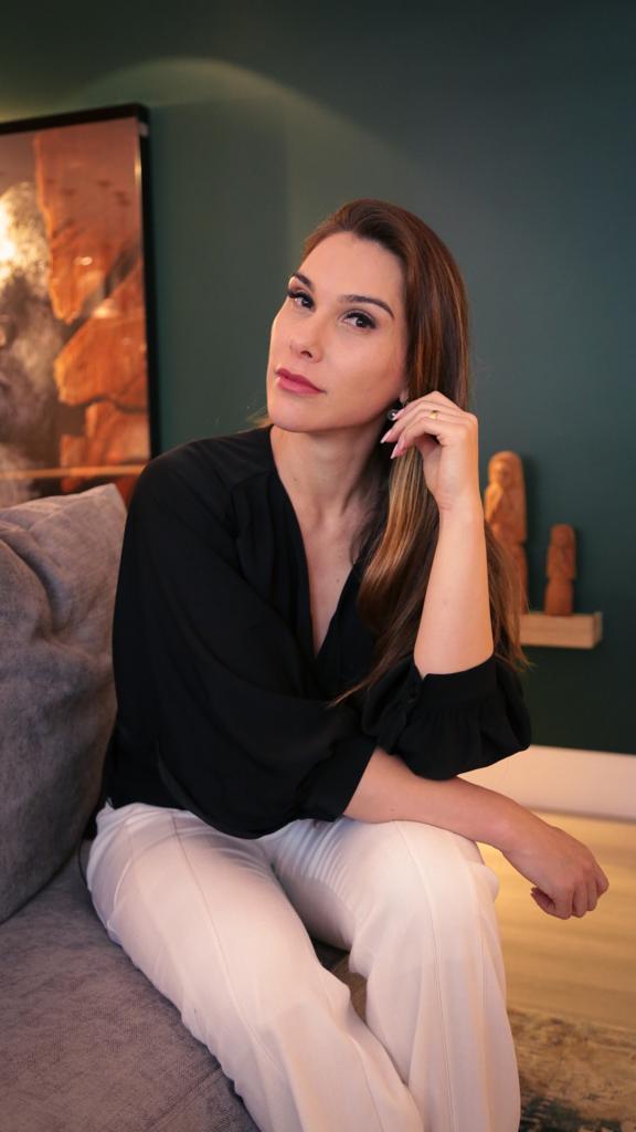 Estrategista de Marketing, Cibele Luziê aprendeu na prática como ter sucesso em diferentes ramos de negócios WhatsApp Image 2023-03-21 at 12.24.58 (1) (1)