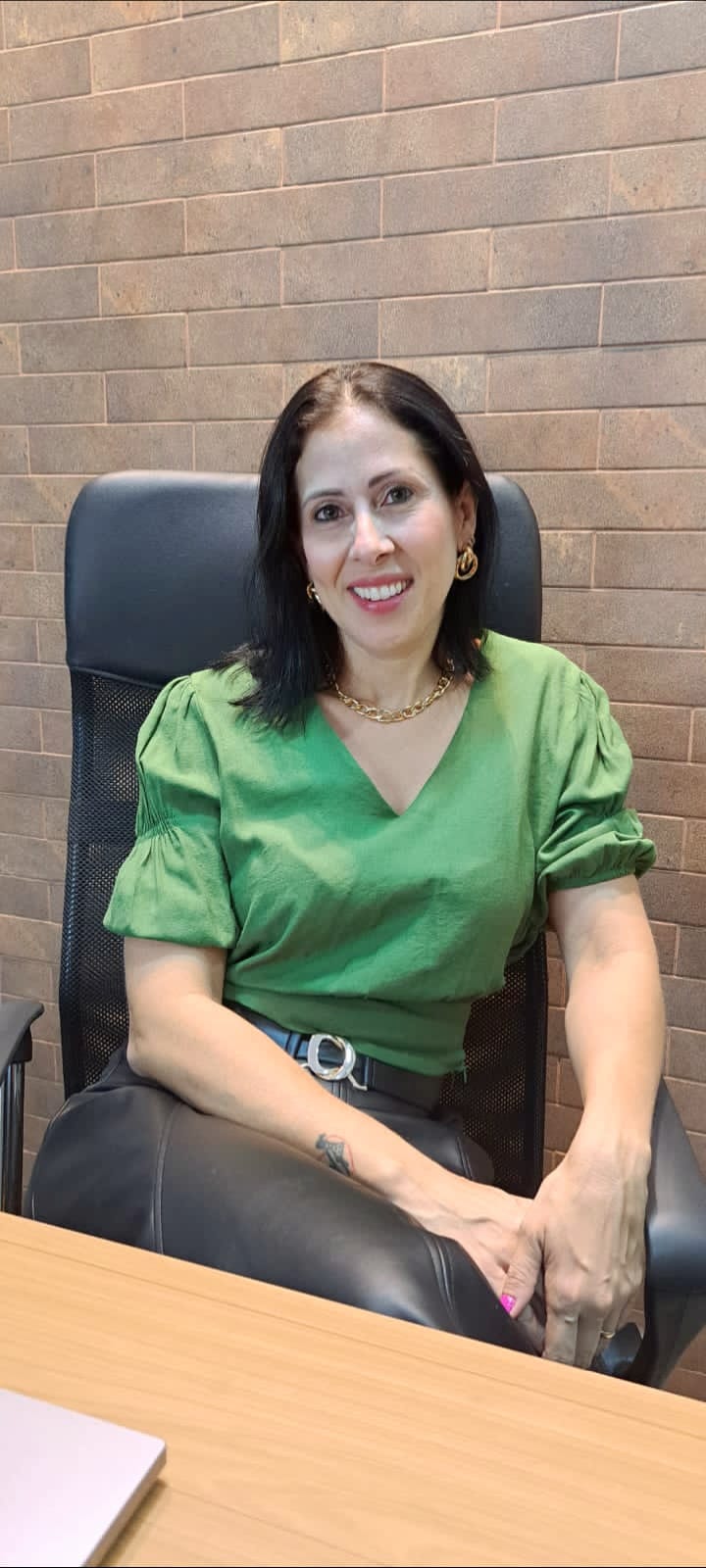 Psicóloga por vocação, Elizandra Mello viu nas próprias experiências a oportunidade de ajudar mulheres WhatsApp Image 2023-04-06 at 08.37.09 (1)