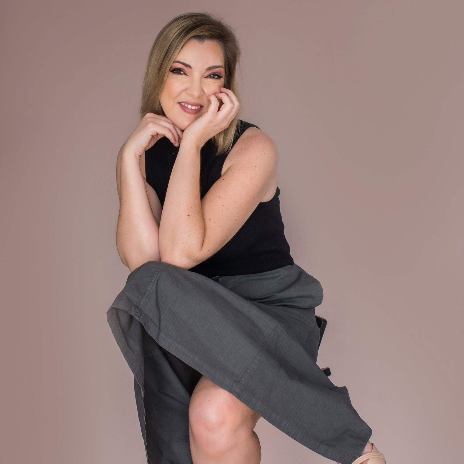 Aline Hubner: uma mulher que capacita outras mulheres para o desenvolvimento profissional e pessoal WhatsApp Image 2023-04-17 at 05.48.53 (1)