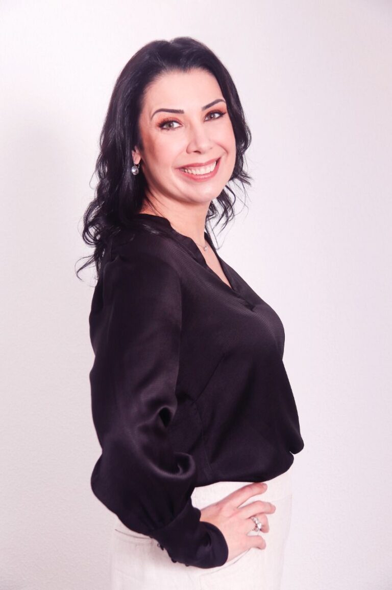 Raquel Heep: A Médica Psiquiatra que Cuida de Almas em Curitiba