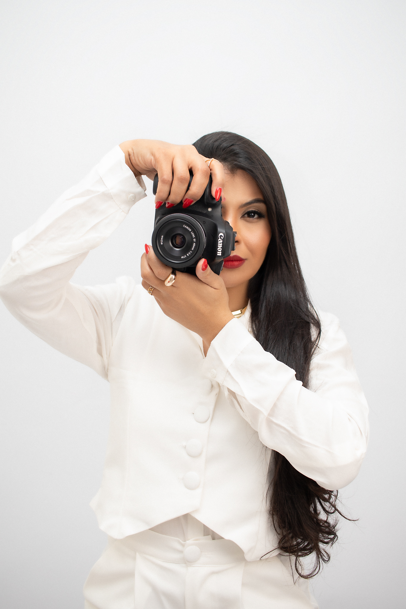 Márcia Aires começou sua carreira de fotógrafa com poucos recursos, hoje ela é CEO e uma profissional referência na sua região Ela comprou sua primeira câmera aos 14 anos trabalhando como babá e auxiliar de serviços gerais