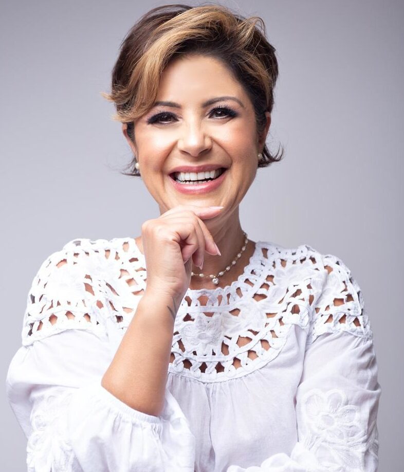 Andrea Mendonça transformou desafios em oportunidades e se destacou no mundo da beleza em Florianópolis Andrea Mendonça transformou desafios em oportunidades e se destacou no mundo da beleza em Florianópolis
