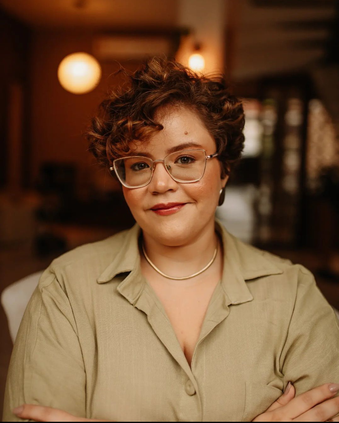 A psicologa Raiane Campos auxilia jovens, adultos e idosos a desenvolver relações saudáveis e a construírem uma vida real Foto: Ju Martins