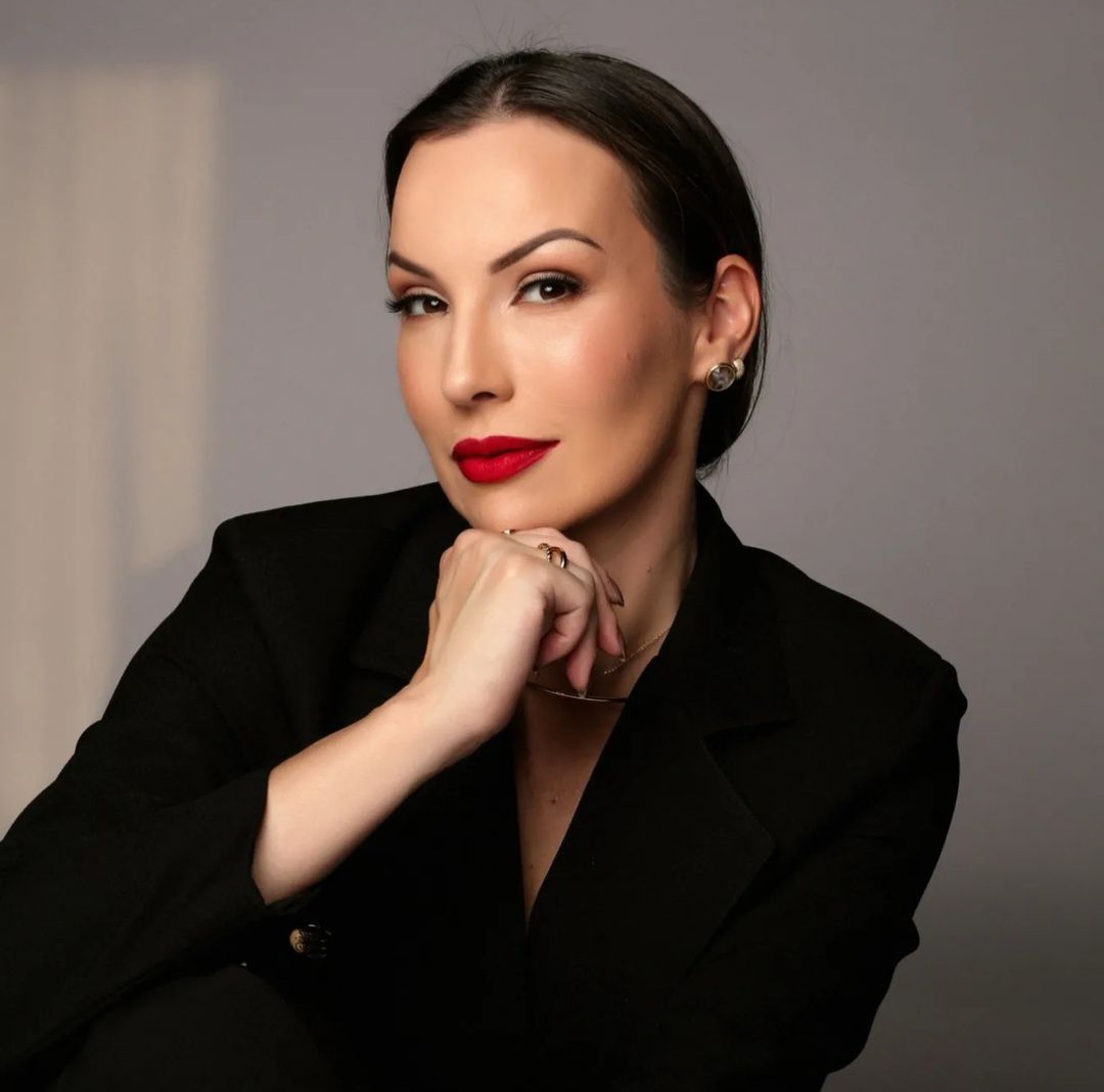 MULHERES DE SUCESSO DO BRAZIL🇧🇷: Cris Comelli é corretora de imóveis selecionados em Curitiba Foto: Karina Rocha