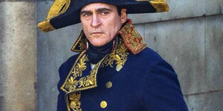 O filme Napoleão de Ridley Scott, é uma jornada épica pelos campos de batalha e o coração do imperador