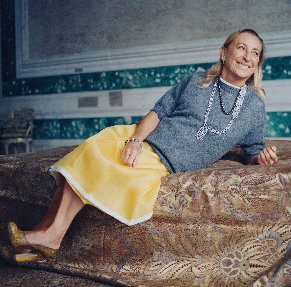 Em recente entrevista Miuccia Prada conta que tinha muita vergonha de fazer roupas no início de sua carreira