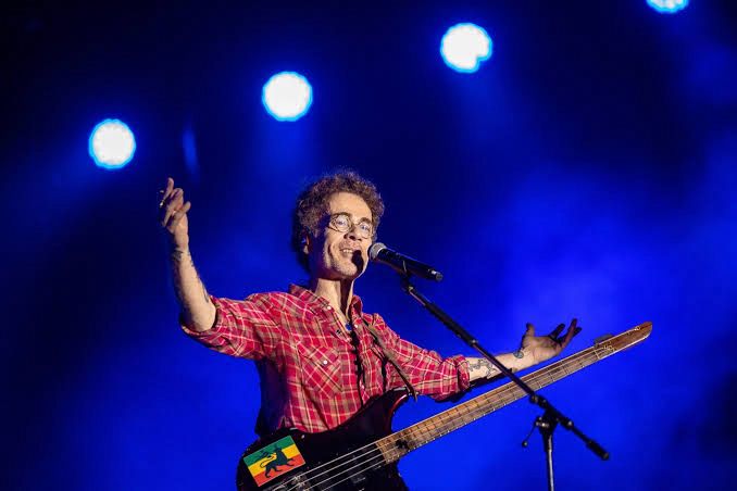 Nando Reis traz "Voz e Violão" para Curitiba em Abril