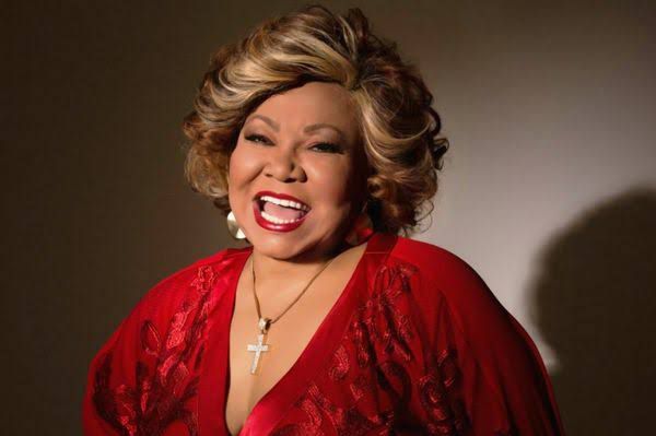 Cantora Alcione anuncia show em Curitiba