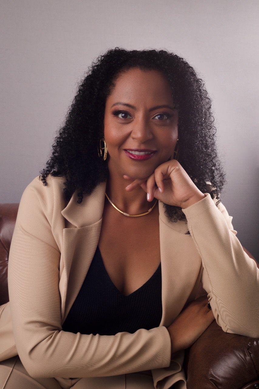 De engenheira a especialista financeira, Flávia Alves empodera mulheres e transforma vidas através da educação e liderança