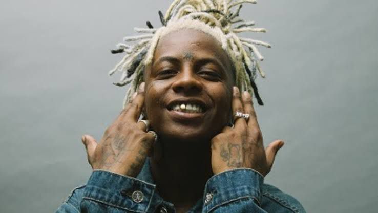 Yunk Vino faz show em Paris durante a Semana de Moda francesa