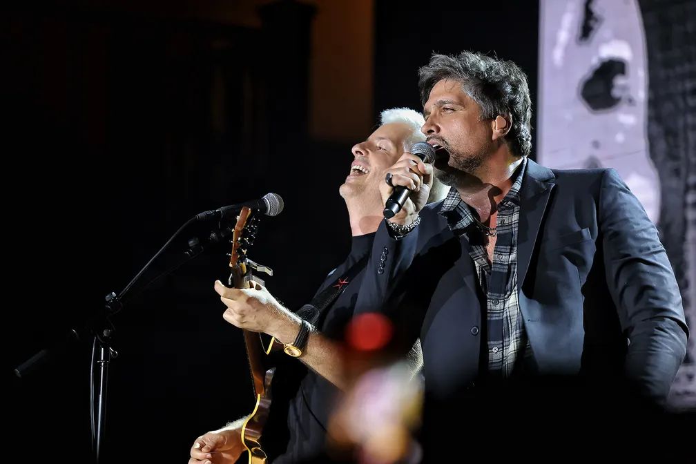 Victor & Leo anunciam show em Curitiba