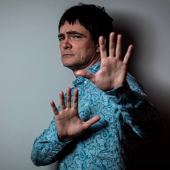 Samuel Rosa Lança Carreira Solo com Álbum "Rosa"