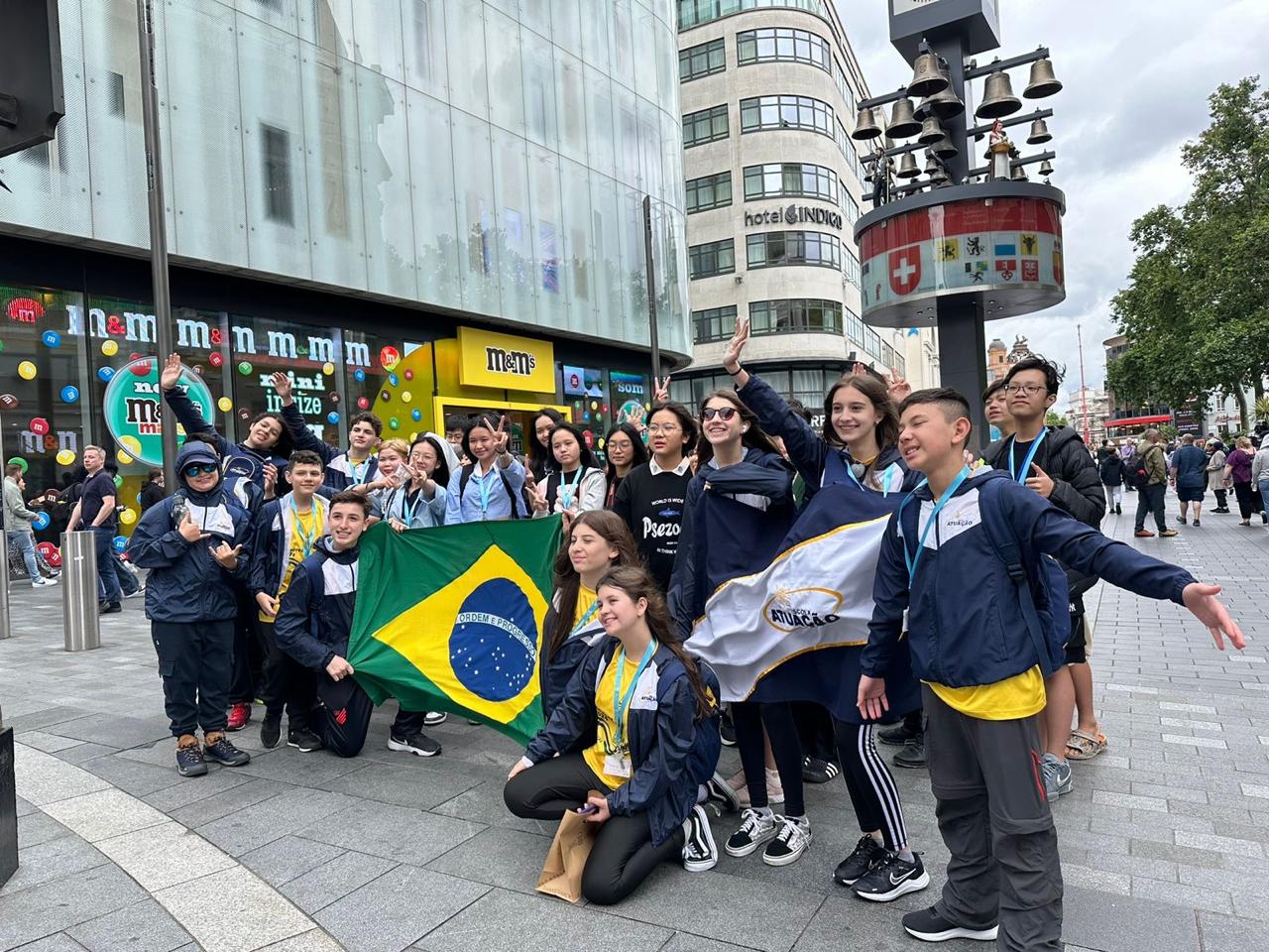 Estudantes de Curitiba embarcam para Intercâmbio Europeu em Londres