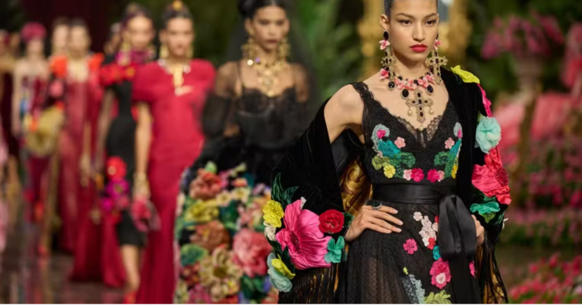 Desfile Dolce & Gabbana Alta Moda 2026 transforma Roma em cenário para coleção inspirada na história italiana Desfile Dolce & Gabbana